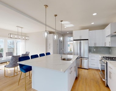 1 Howland Avenue - Photo Thumbnail 4