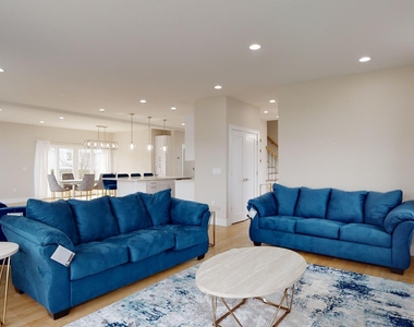 1 Howland Avenue - Photo Thumbnail 3