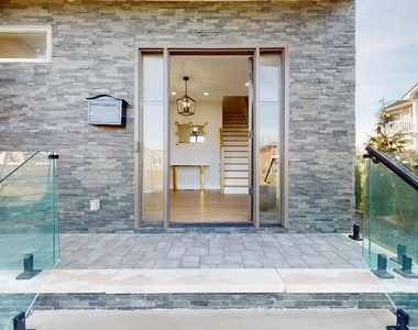 1 Howland Avenue - Photo Thumbnail 1