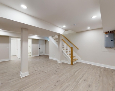 1 Howland Avenue - Photo Thumbnail 19