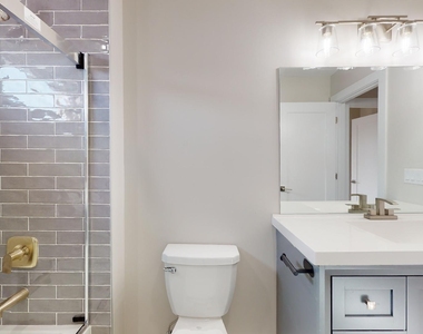 1 Howland Avenue - Photo Thumbnail 12