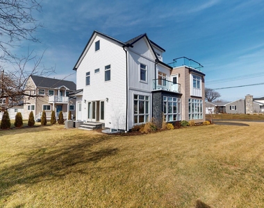 1 Howland Avenue - Photo Thumbnail 8