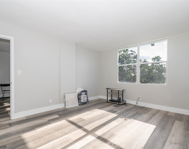 119 Royal Park Drive - Photo Thumbnail 11