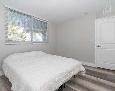 119 Royal Park Drive - Photo Thumbnail 16