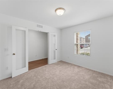 2062 Pleasant Knoll Circle - Photo Thumbnail 6