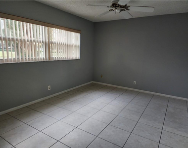 1005 Country Club Drive - Photo Thumbnail 6