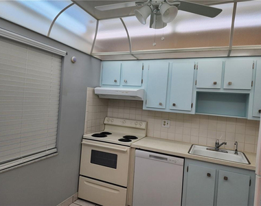 1005 Country Club Drive - Photo Thumbnail 2