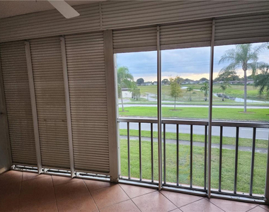 1005 Country Club Drive - Photo Thumbnail 8