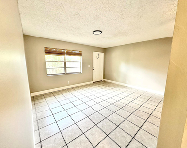 1841 Sw 22nd Street - Photo Thumbnail 3