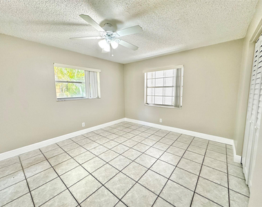 1841 Sw 22nd Street - Photo Thumbnail 6