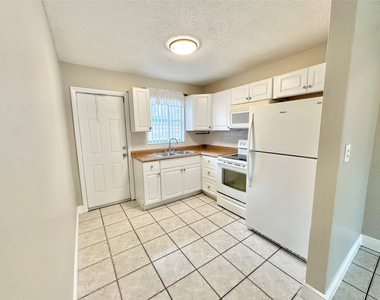 1841 Sw 22nd Street - Photo Thumbnail 4