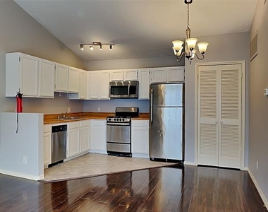 6108 Abrams Road - Photo Thumbnail 3