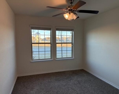 1412 Chestnut Cove Drive - Photo Thumbnail 19