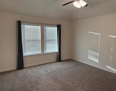 1412 Chestnut Cove Drive - Photo Thumbnail 14