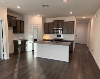 1412 Chestnut Cove Drive - Photo Thumbnail 7