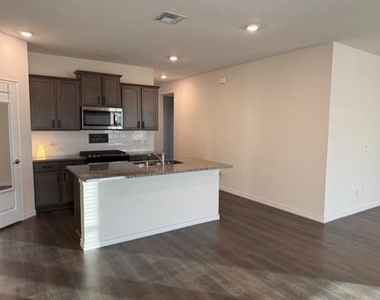 1412 Chestnut Cove Drive - Photo Thumbnail 9