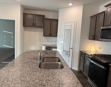 1412 Chestnut Cove Drive - Photo Thumbnail 12