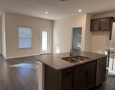 1412 Chestnut Cove Drive - Photo Thumbnail 8