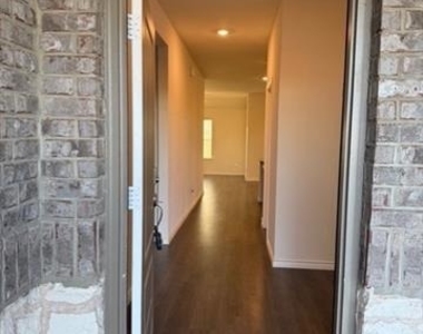 1412 Chestnut Cove Drive - Photo Thumbnail 6