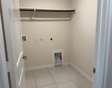 1412 Chestnut Cove Drive - Photo Thumbnail 18