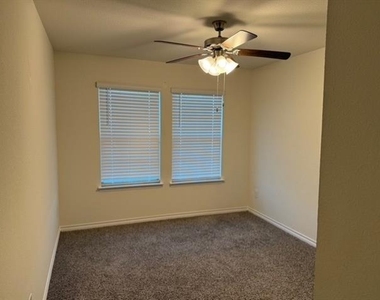 1412 Chestnut Cove Drive - Photo Thumbnail 20