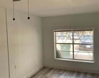 2119 Tecumseh Trace - Photo Thumbnail 3