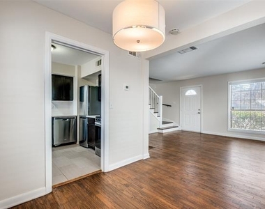 306 N Montreal Avenue - Photo Thumbnail 5
