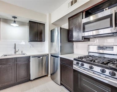 306 N Montreal Avenue - Photo Thumbnail 7