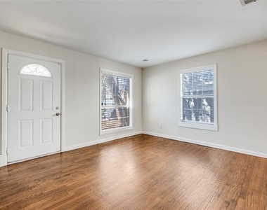 306 N Montreal Avenue - Photo Thumbnail 1