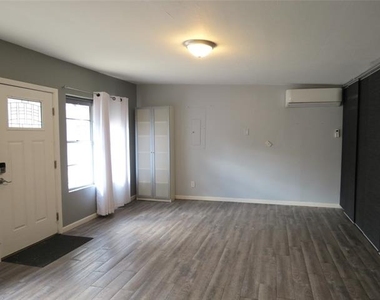 10505 Swallow Lane - Photo Thumbnail 2
