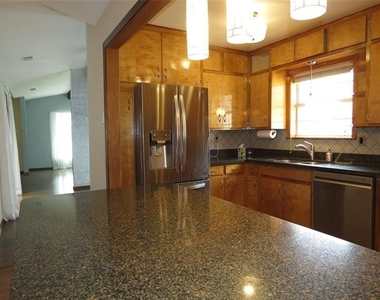 10505 Swallow Lane - Photo Thumbnail 8