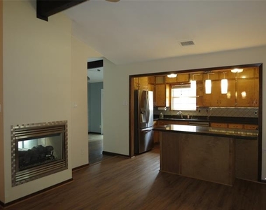 10505 Swallow Lane - Photo Thumbnail 6