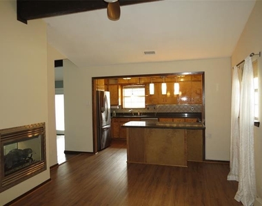 10505 Swallow Lane - Photo Thumbnail 5