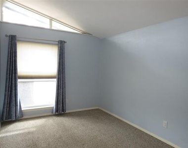 10505 Swallow Lane - Photo Thumbnail 14