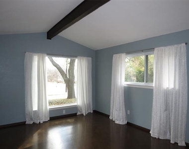 10505 Swallow Lane - Photo Thumbnail 13