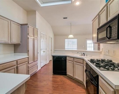 7210 Gillon Drive - Photo Thumbnail 8