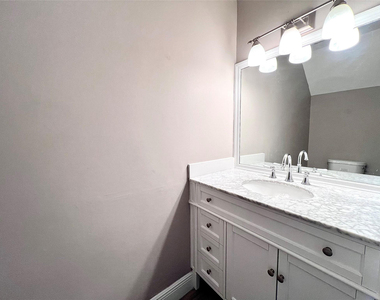 2246 Discovery Circle - Photo Thumbnail 13