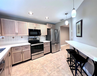 2246 Discovery Circle - Photo Thumbnail 9