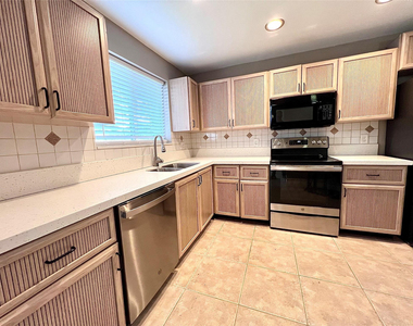 2246 Discovery Circle - Photo Thumbnail 7