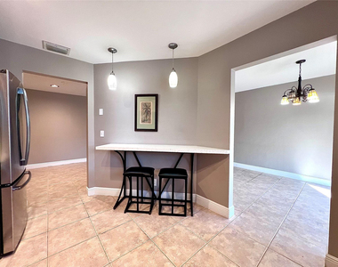 2246 Discovery Circle - Photo Thumbnail 10