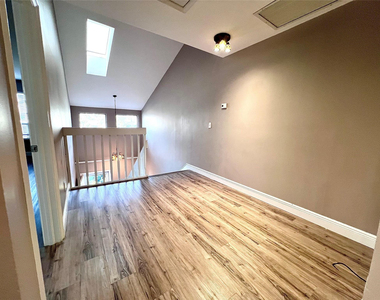 2246 Discovery Circle - Photo Thumbnail 15