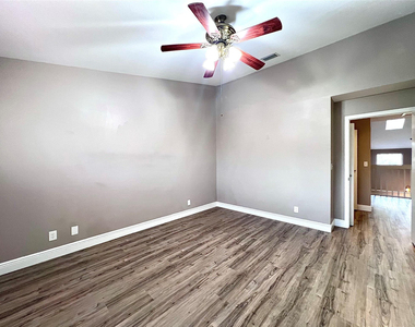2246 Discovery Circle - Photo Thumbnail 22