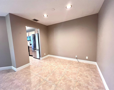 2246 Discovery Circle - Photo Thumbnail 6