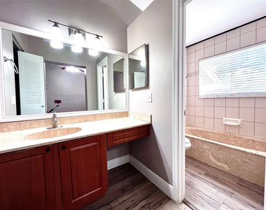 2246 Discovery Circle - Photo Thumbnail 23