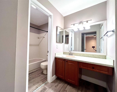 2246 Discovery Circle - Photo Thumbnail 28