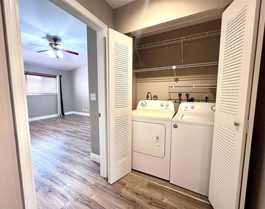 2246 Discovery Circle - Photo Thumbnail 18