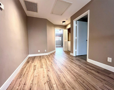 2246 Discovery Circle - Photo Thumbnail 17
