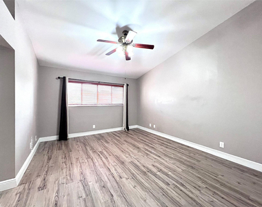 2246 Discovery Circle - Photo Thumbnail 19
