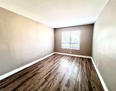 2246 Discovery Circle - Photo Thumbnail 27