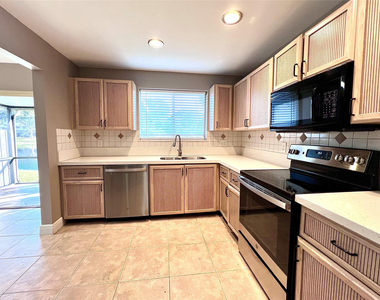 2246 Discovery Circle - Photo Thumbnail 8